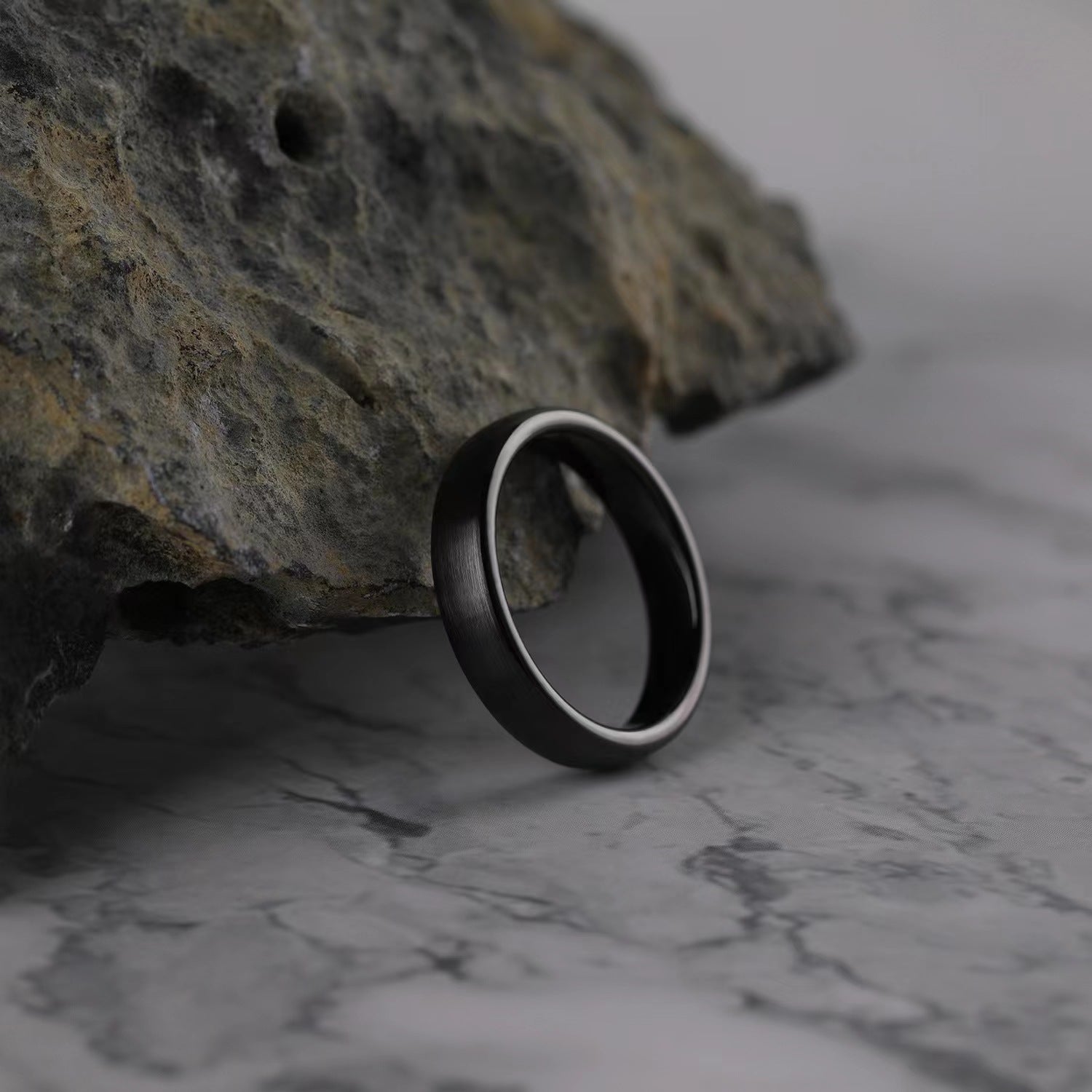 ANILLO DE TUNGSTENO ESTILO DOMINADO 4/6/8MM