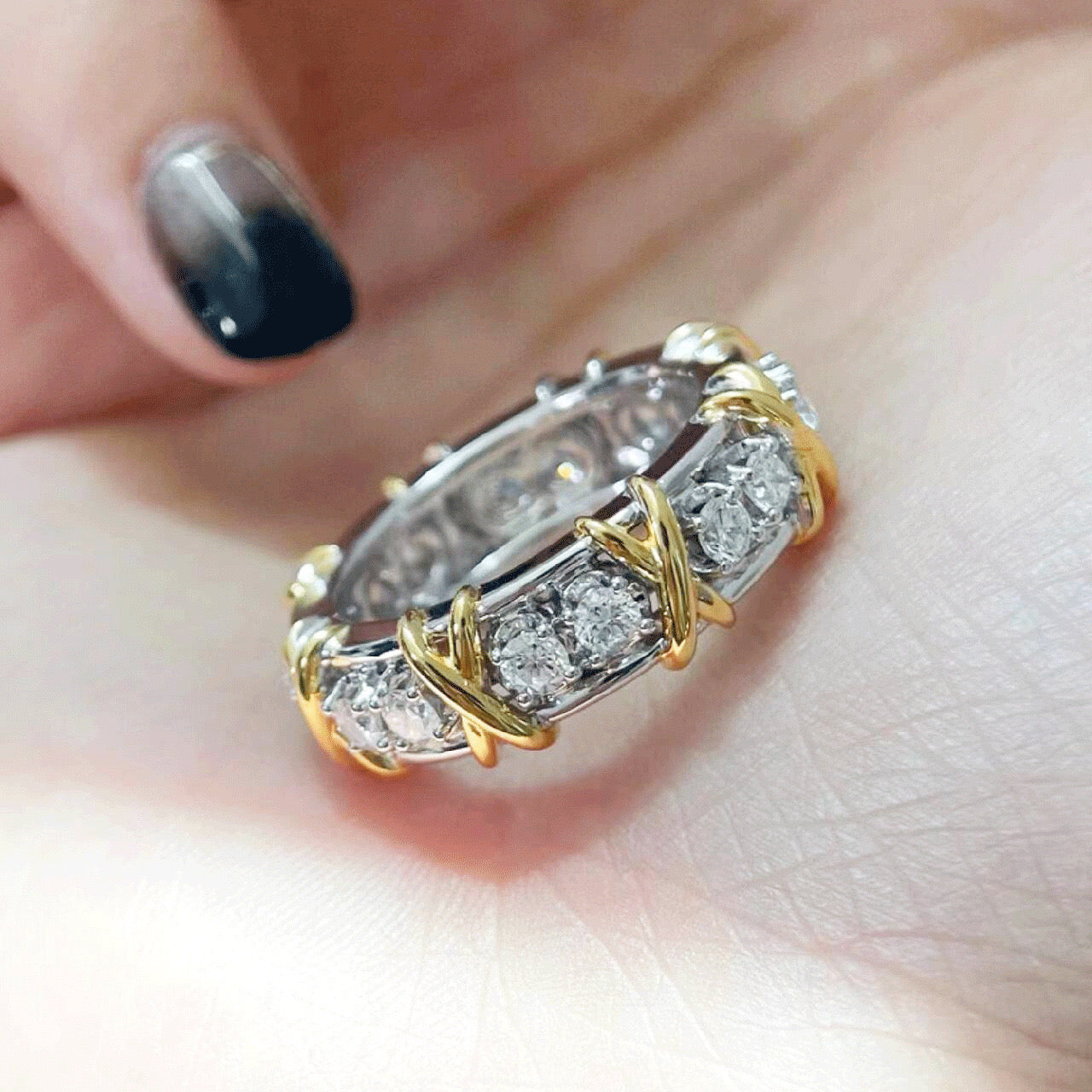 Round Cut Zircon Ring