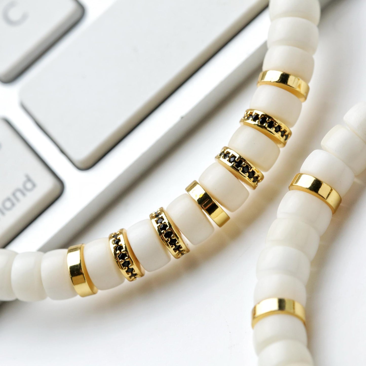 Natural Black-and-White Bodhi Bracelet