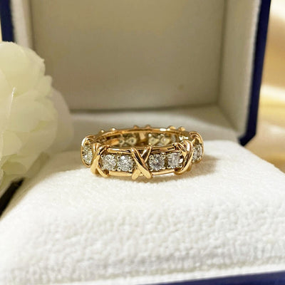 Round Cut Zircon Ring